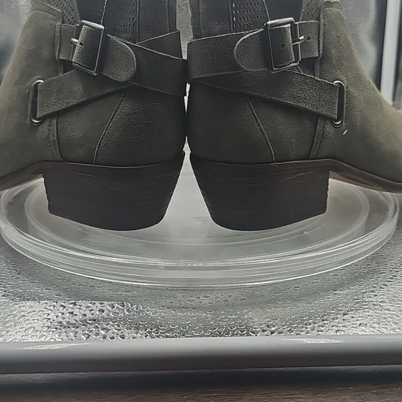 A Vince Camuto womens Olive Green ankle boots size 6W - Picture 7 of 15